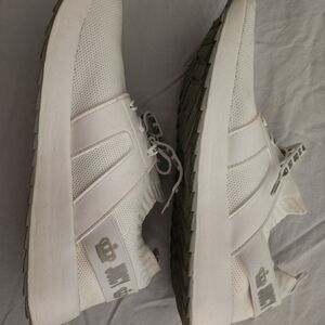 Juicy Couture white tennis shoes, comfortable walking shoe size 9